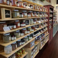 فروشنده و کارگر عطاری(تهران)|استخدام خدمات فروشگاه و رستوران|سبزوار, هویزه|دیوار