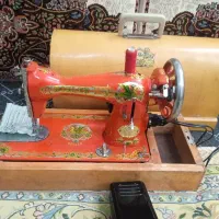 چرخ خیاطی قرمز