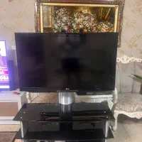 تلویزیون LG ساخت کره ۴۷ اینچ به همراه میز تلویزیون|تلویزیون و پروژکتور|کرج, مهرویلا جنوبی|دیوار