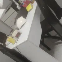 یک عدد میز سالم بدون خرابی