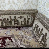 قالی ۱۲متری تمیز و ۴عدد پشتی