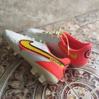 کفش فوتبال استوک دار