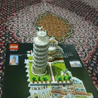 لگو برج کج پیزا