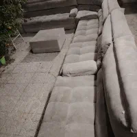 فروش مبل راحتی دست دوم و میز تلویزیونش