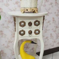 تلفن و میز