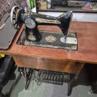 چرخ‌ خیاطی عتیقه