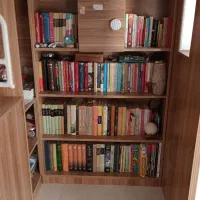 تخت و کمد میز تحریر کتابخانه