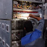 برقکار ساختمان.
