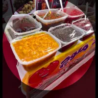 فروشنده خانوم جوان فعال سر زبون دار با حقوق بالا