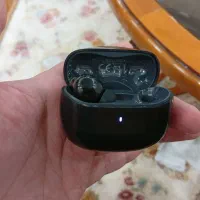 سلام یک عدد ایرپاد انکر r100 تک گوش و کیس موجوده