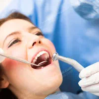 همکاری با دندانپزشک . نیازمند نرس کارآموز