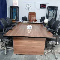 میز مدیریت و کنفرانس با شش عدد صندلی چرخدار