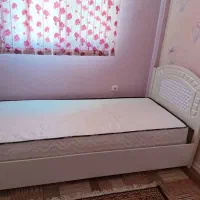 تخت یک نفره به همراه تشک|تخت و سرویس خواب|شیراز, شهرک گلستان|دیوار