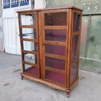 کمد ویترین تمام چوب قدیمی در حد نو