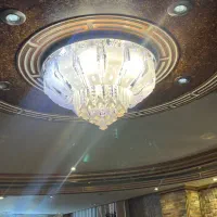 ۴ عدد لوستر۲ عدد مهتابی ،۲ عدد دیوارکوب،۱۰۰ هالوژن