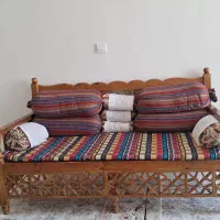 تخت سنتی همراه با تشک و۹عدد بالش