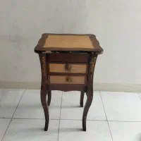 میز تلفن و ویترین