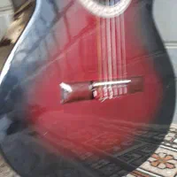 با سلام گیتار آموزشی  در حد نو