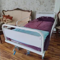 تخت بیمارستانی خانگی ترمز دار ۳ شکن + تشک مخصوص