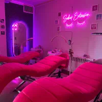 تخت مژه و آینه