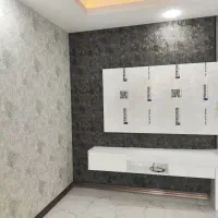 نصب کاغذ دیواری و پوستر بسیار تمیز