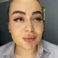 مدل  ژورنالی رایگان|خدمات آرایشگری و زیبایی|اندیشه, اندیشه فاز ۱|دیوار