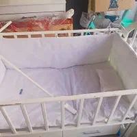 تخت گهواره ای تمیز کارکرده|تخت و صندلی بچه|قم, شهرک امام حسن|دیوار