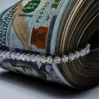 همه دنبال کارن  ،  تو دنبال اینده باش.