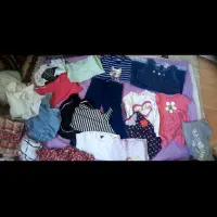 تعداد زیادی لباس دخترانه