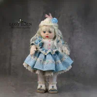 عروسک ارزان دست ساز همراه پایه چوبی و جعبه هدیه