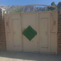 دروازه ماشین رو حیاط.