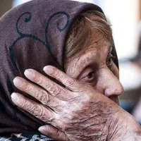 همکاری پرستار سالمندان
