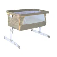 تخت کنار مادر