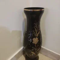 گلدان کنار سالنی