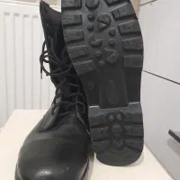 پوتین سربازی|کیف، کفش، کمربند|میانه, |دیوار