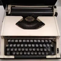 دستگاه تایپ مکانیکی alma مدل۱۰۵ نو،۷۰ساله،کلکسیونی
