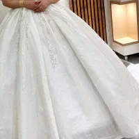 لباس عروس یقه حلزونی شاین دنباله دار