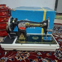 چرخ خیاطی قدیمی مرد پرنده