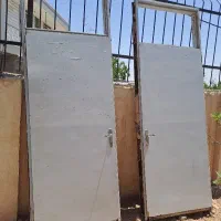 2 عدد در چهارچوب فلزی کارکرده سالم