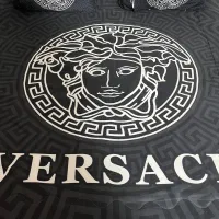 سلام رو تختی  و دو عدد رو بالشتی