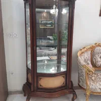 ویترین در حد نو بسیار تمیز کمدمخفی پشت و کف آینه|بوفه، ویترین، کنسول|اصفهان, سپاهان‌شهر|دیوار