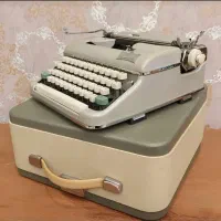 دستگاه تایپ قدیمی|کلکسیون اشیاء عتیقه|یاسوج, |دیوار