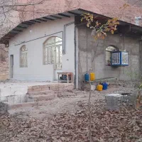 خانه باغ ، با درختان بزرگ و بارور