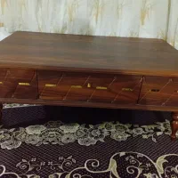 یک عدد میز عسلی بزرگ