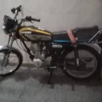 یک ذستگاه موتور سیکلت 200سی سی