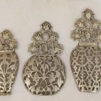 سه تا گلدان دیوار کوب برنز