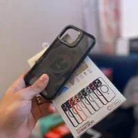 یک عدد آداپتور و یک کاور برای آیفون