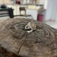 انگشتر نقره دست ساز فاخر با سنگ یمنی خون کفتری