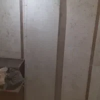 تعدادی شلف وتعدادی  دکوری  کابینت  ویخچال|کتابخانه، شلف، قفسه‌های دیواری|تهران, تهران‌نو|دیوار