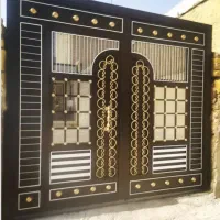 رنگ آمیزی در پنجره  ساختمان